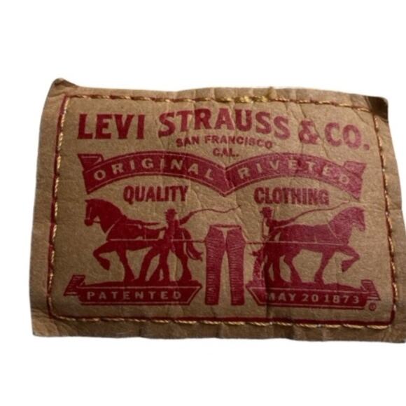 Levi's White Denim Mid Length Jean Shorts - Size 34 - Picture 5 of 5